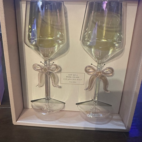 Cupcakes and cashmere preppy bow wine glasses - Picture 2 of 3